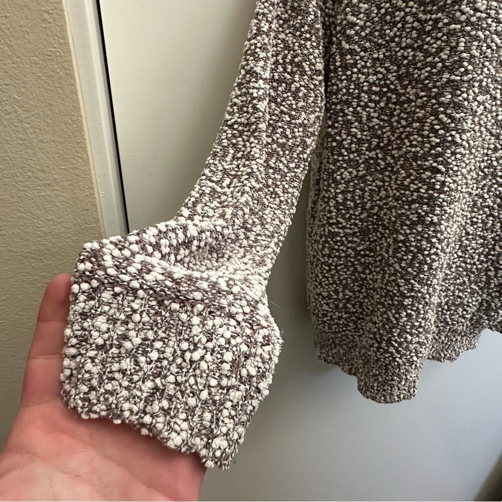 Lace Back Sweater - Cream and grayish beige - Picture 4 of 6